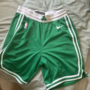 Nike authentic swingman Celtics green short size medium